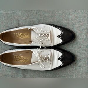 AUTHENTIC Ferragamo Spectator oxfords! Timeless fashion made in Italy!